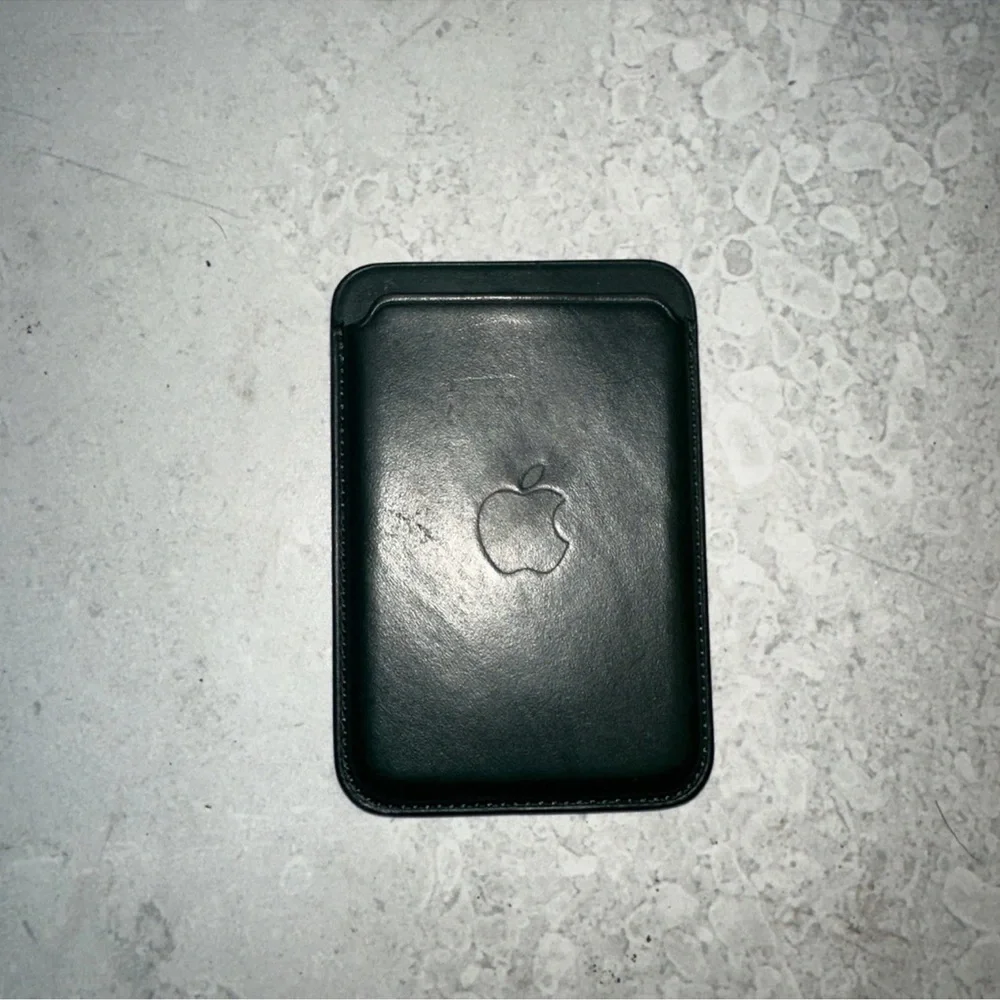 Apple magsafe wallet FIND MY